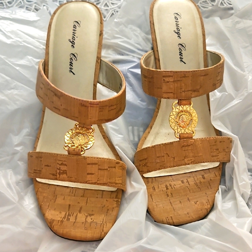 10M Womens Carriage Court Sandals The Heels Are Beautiful!!!